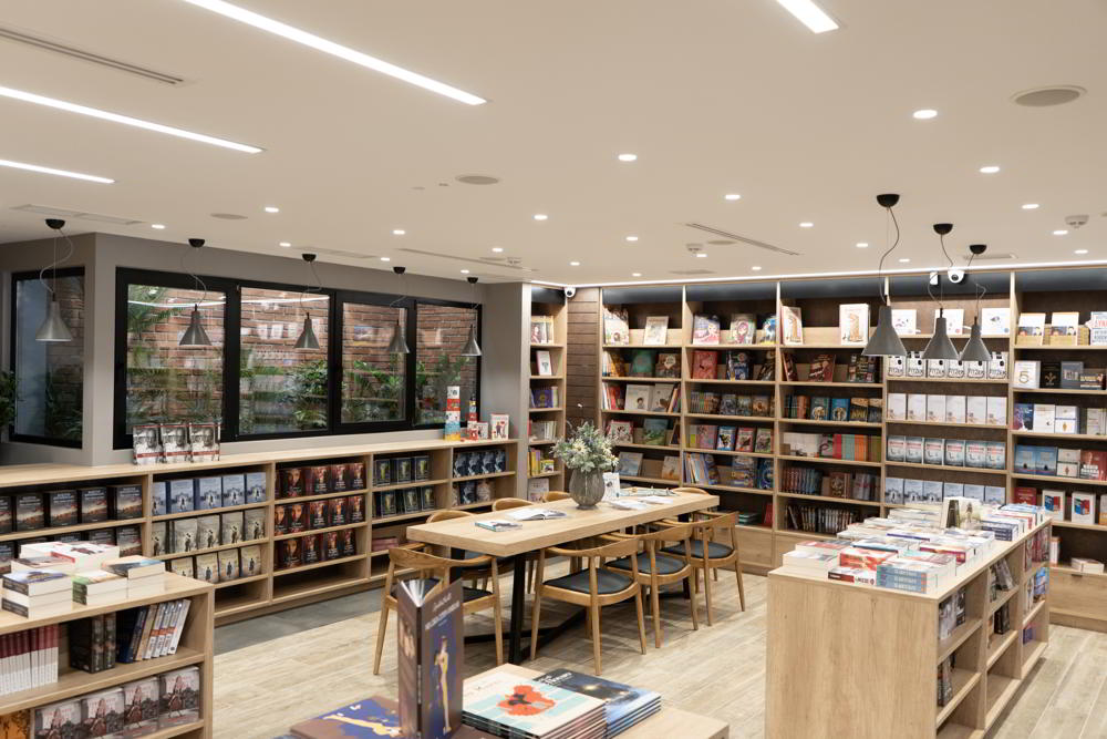 Το καινούριο βιβλιοπωλείο των Εκδόσεων Διόπτρα Book & Life
